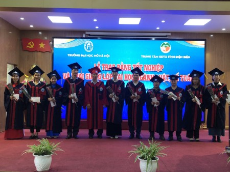 Lễ tổng kết, trao bằng tốt nghiệp Đại học lớp Luật K20A,B Kế toán K2 và Khai giảng lớp Đại học Luật K23, Kế toán K3 -   hệ vừa làm vừa học