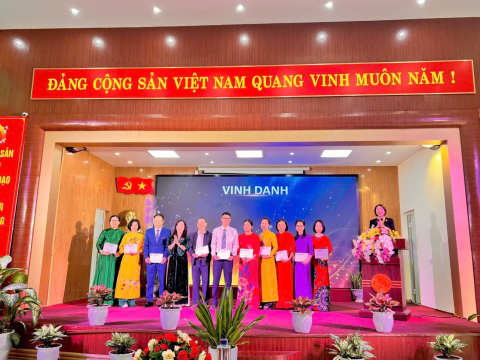 Trung tâm GDNN-GDTX 1 vinh danh những Nhà giáo tiêu biểu nhân Ngày Nhà giáo Việt nam 20/11