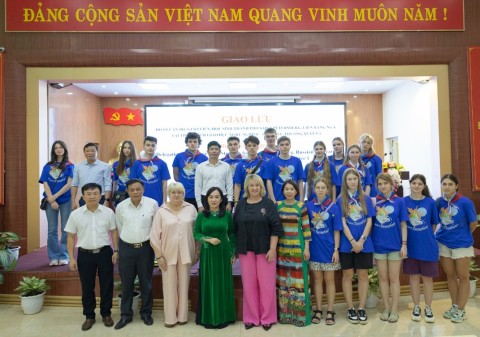 Trung tâm GDNN-GDTX 1 đón Đoàn cán bộ, học sinh thành phố Saint Petersburg, Liên bang Nga