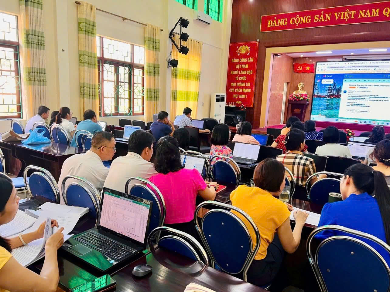 Nâng cao năng lực số (4)