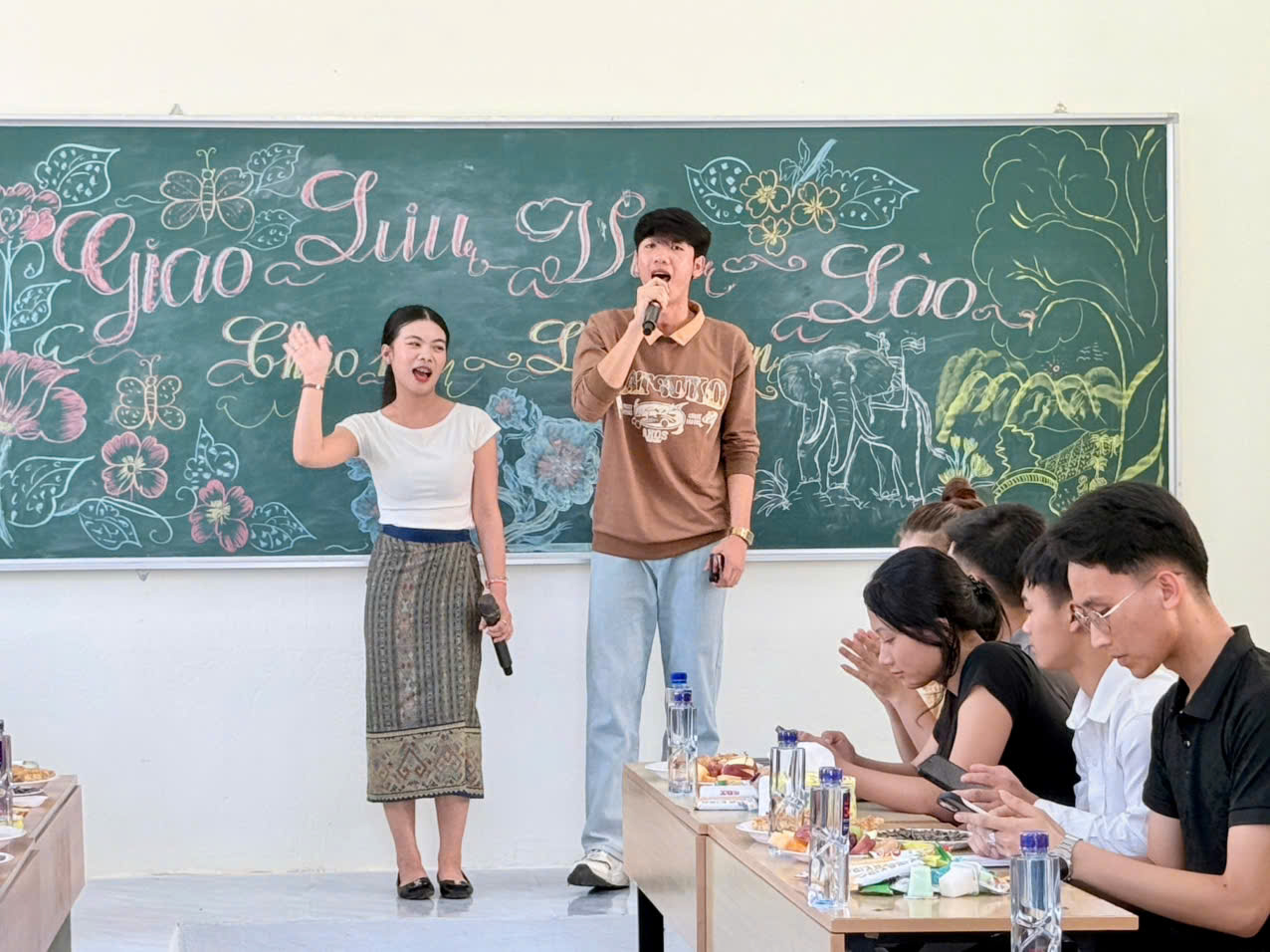 Giao lưu Việt Lào (2)