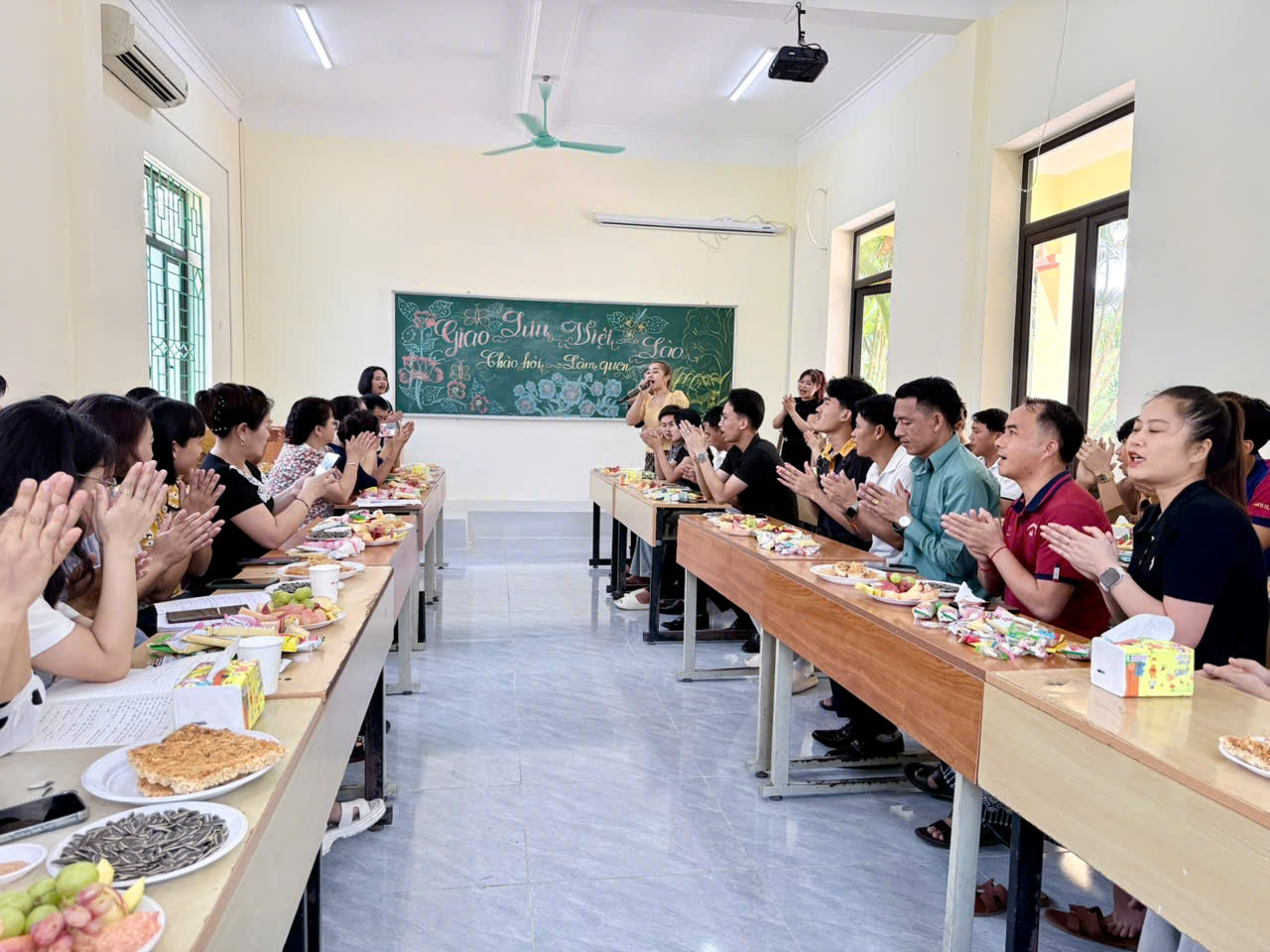 Giao lưu Việt Lào (3)