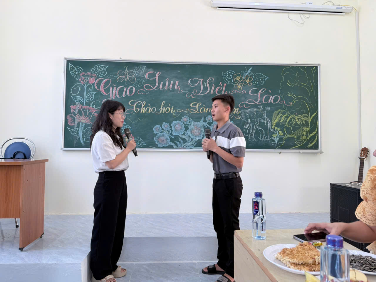 Giao lưu Việt Lào (4)