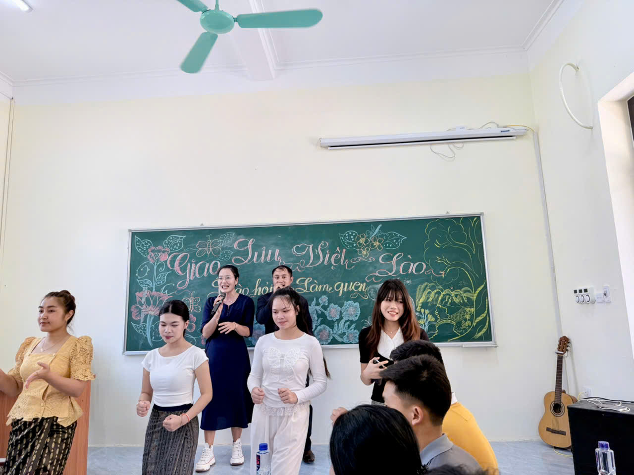 Giao lưu Việt Lào (7)