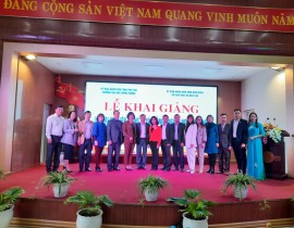 Dai-bieu-tham-du-Le-khai-giang.jpg